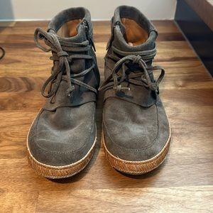 Ugg Reid Moc Booties - excellent used condition - size 8
